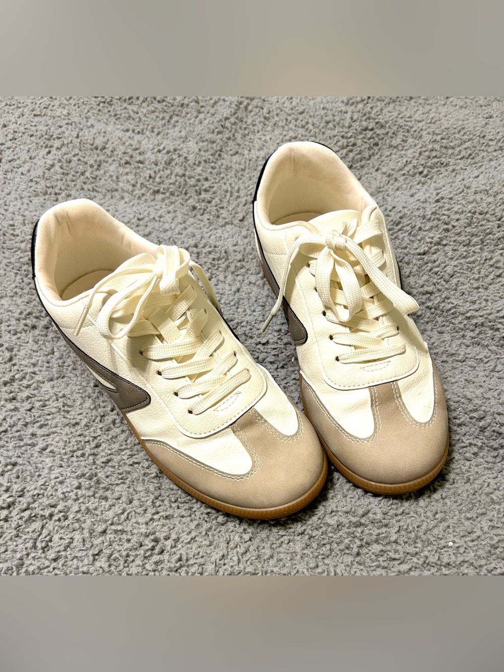 Dolce Vita Cream & Taupe Women's Casual Lace-Up Sneakers